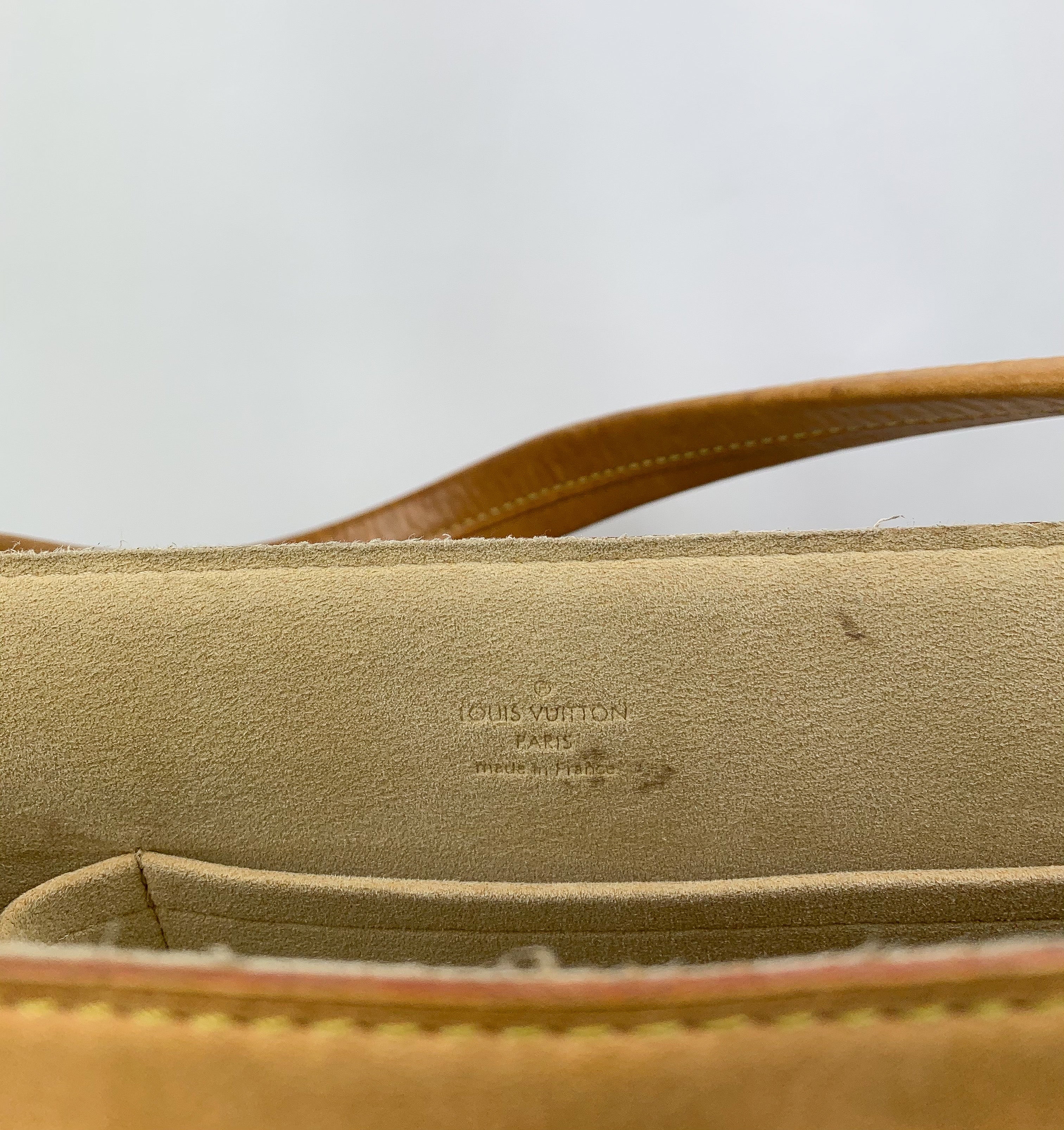 Louis Vuitton Beverly Handbag 337359