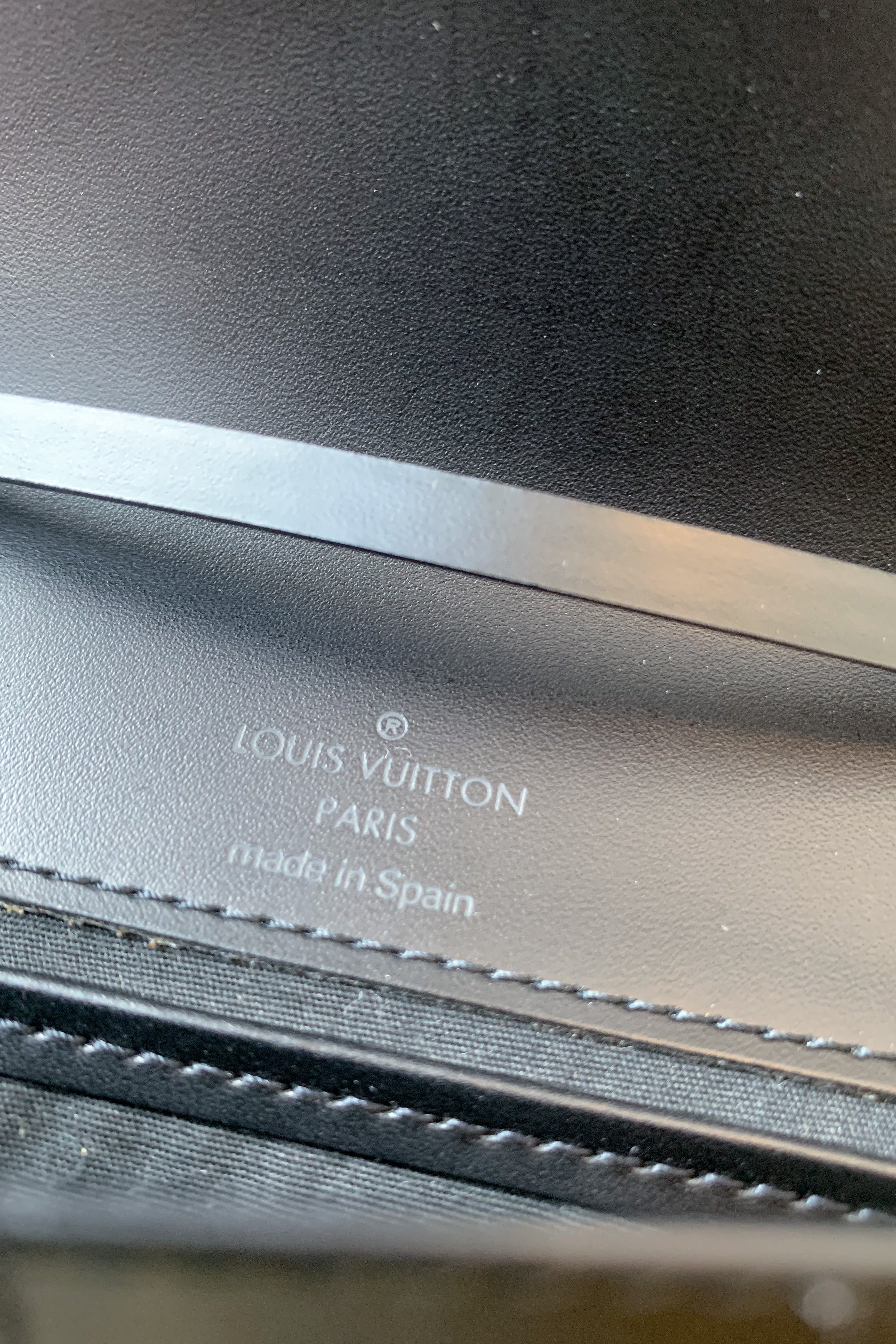 Louis Vuitton Honfleur in Black